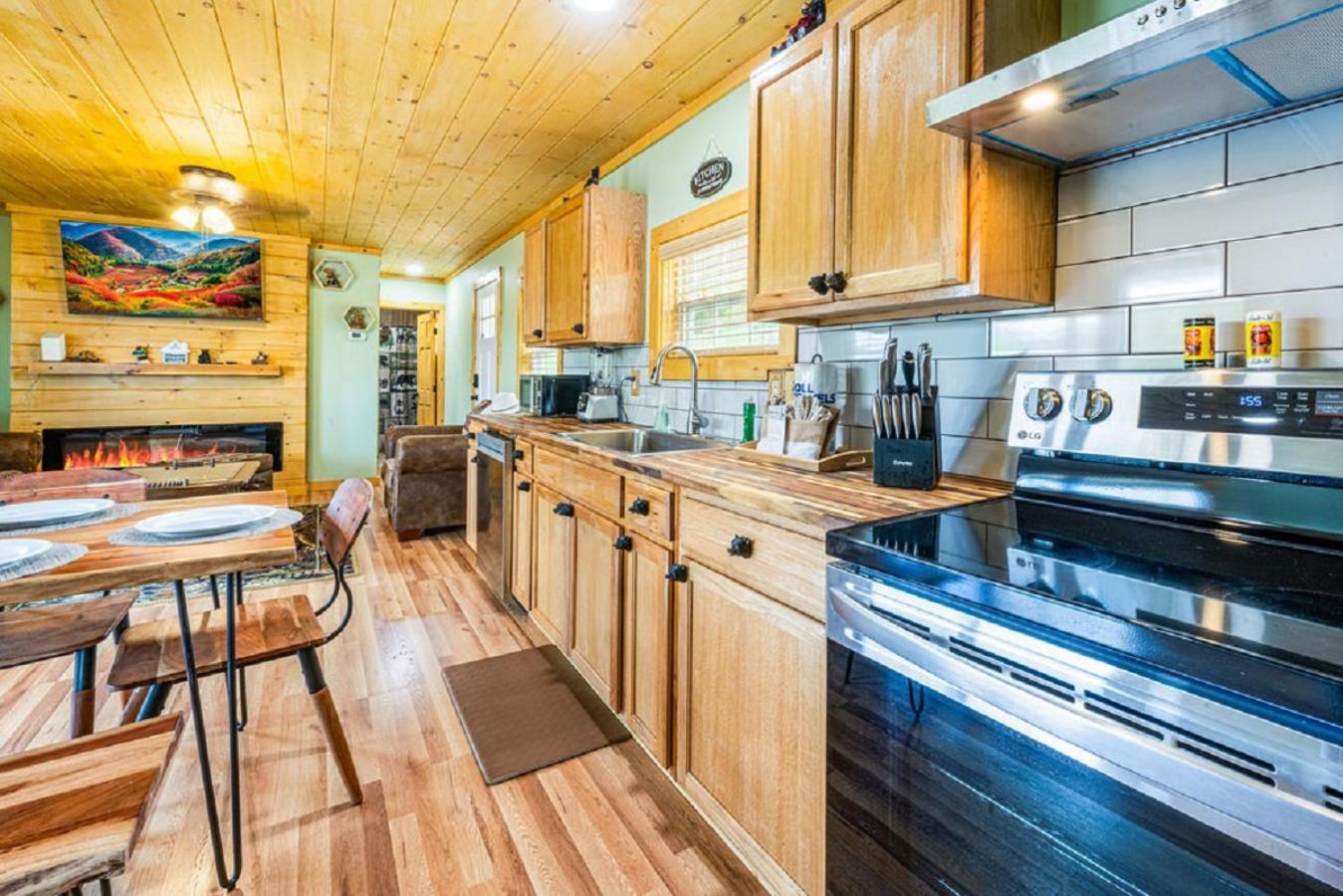 Brand New Tiny Cabin! A Bearly Adventure Sevierville Exterior photo