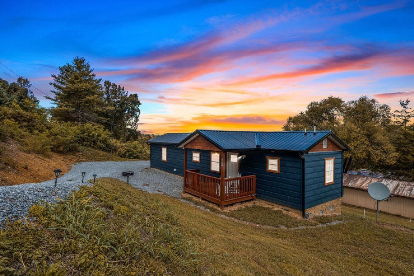 Brand New Tiny Cabin! A Bearly Adventure Sevierville Exterior photo
